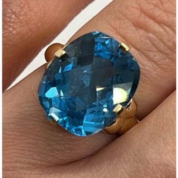 10K YELLOW GOLD RING WITH TOPAZSIZE 5
